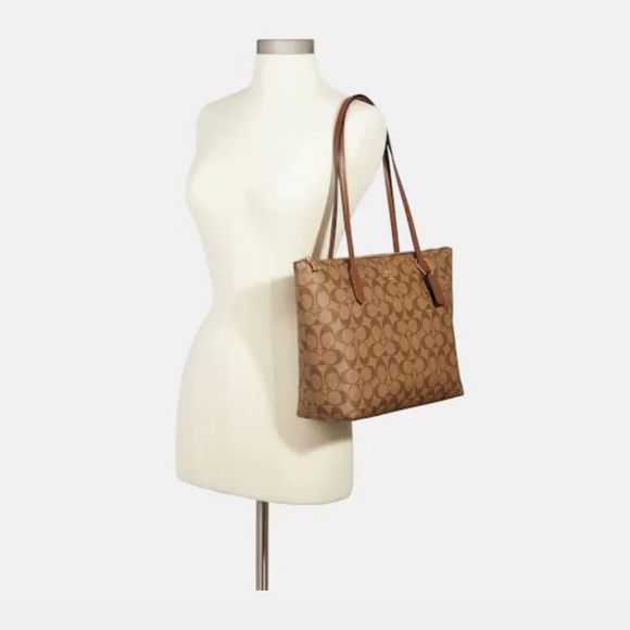 🔥HP🔥 NWT $485 COACH  Zip Top Tote In Signature Canvas. Gold/Khaki Saddle 2 - Picture 3 of 4